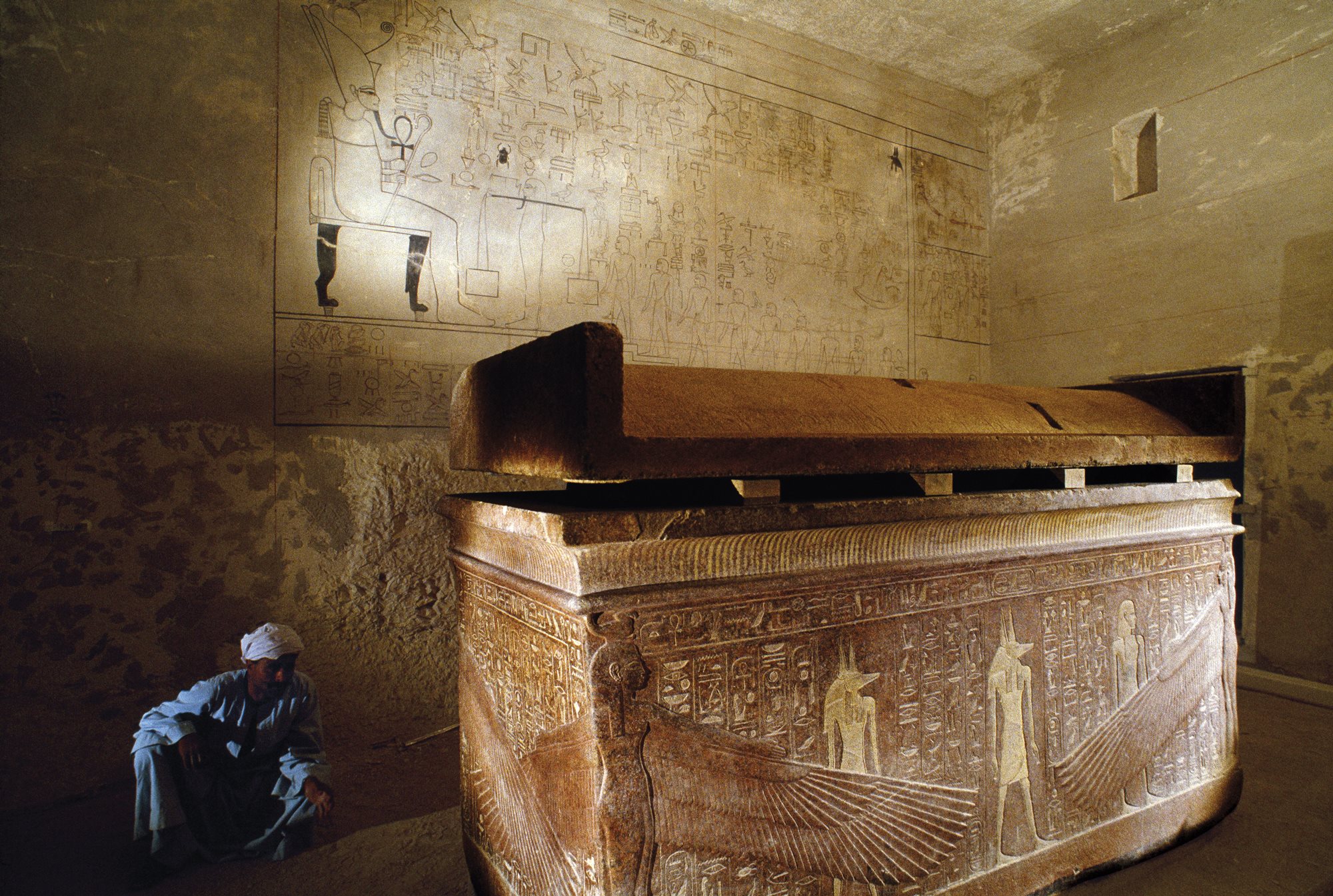 Гроб для упокоения фараонов. Пирамида Тутанхамона в Египте. Гробница фараона Тутанхамона. Пирамида Хеопса Гробница.